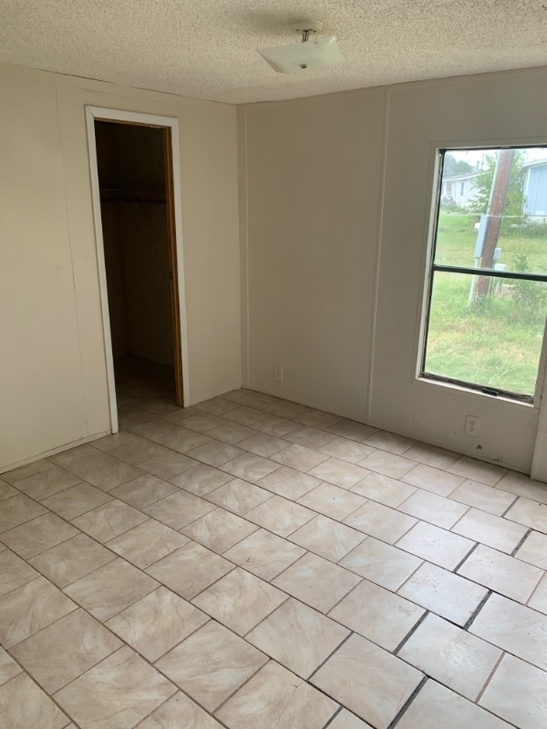 Building Photo - 131 Forest Creek Ln