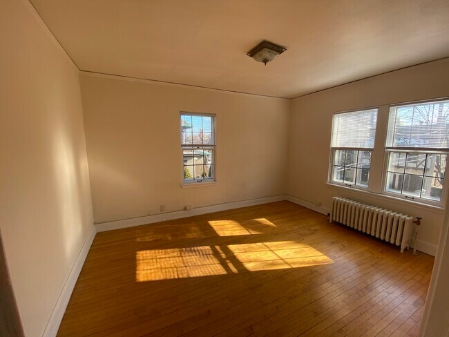 Unit 4 - Bedroom 1 - 2224 E Ivanhoe Plz