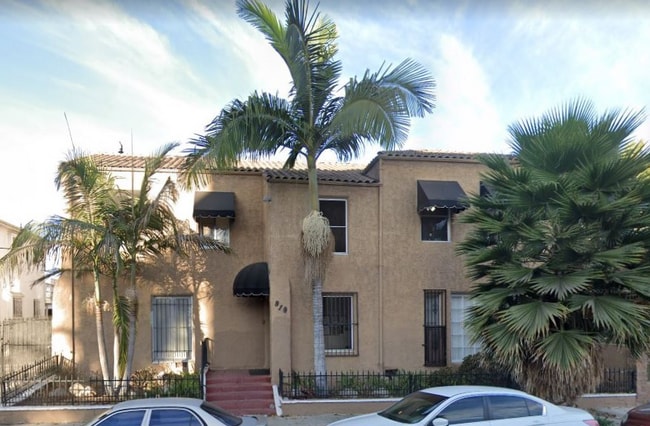 Building Photo - 919 S Manhattan Pl