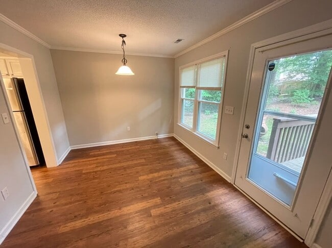 Building Photo - Quaint End Unit Two Bedroom Townhome in Cary
