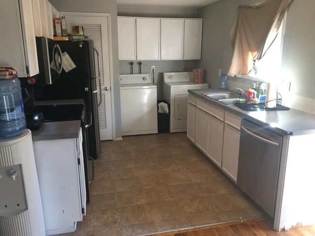 Foto del edificio - 2308 Maple Ln