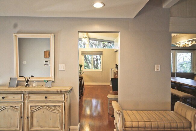 Foto del edificio - Mid-Century Modern Masterpiece!  South of the BLVD. Minutes to Westside, Mulholland, 405. Roscoma...