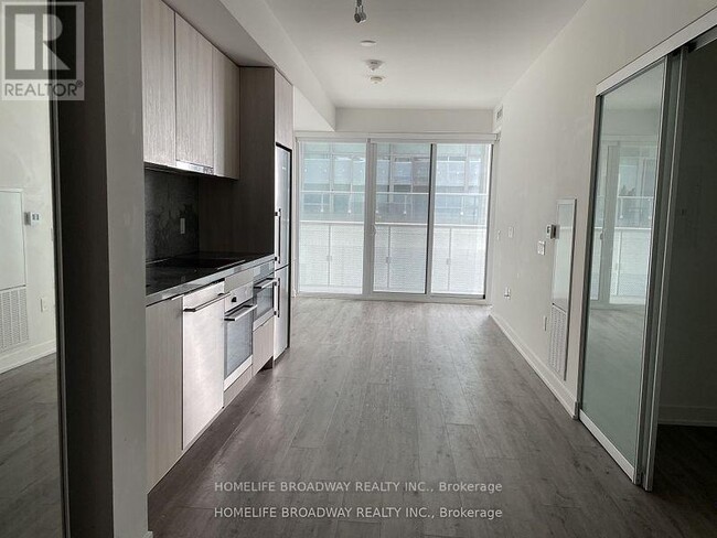 Building Photo - 15-215 Queens Quay E