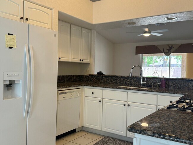 Building Photo - Rental