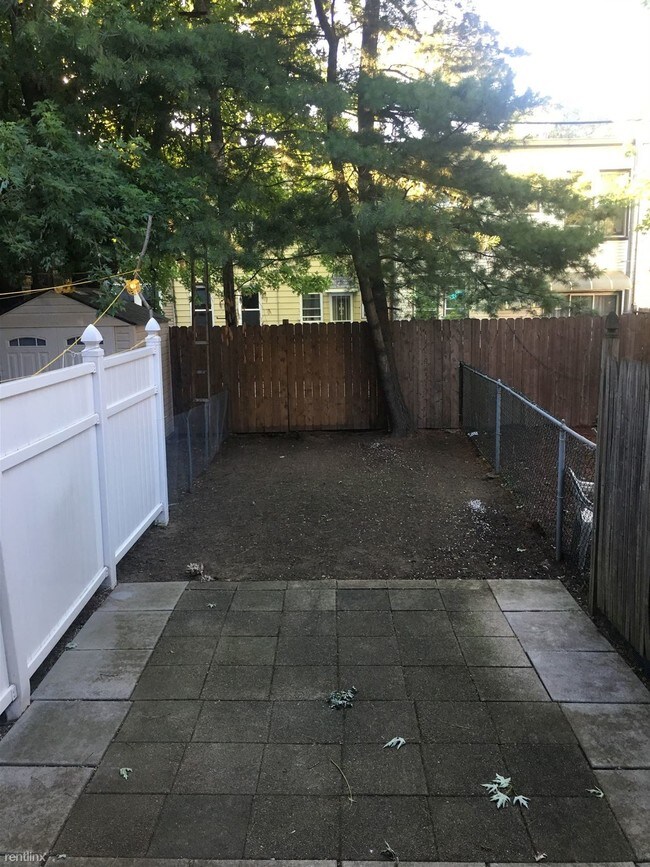 Building Photo - 2 br, 1 bath  - 2027 Harman St 1