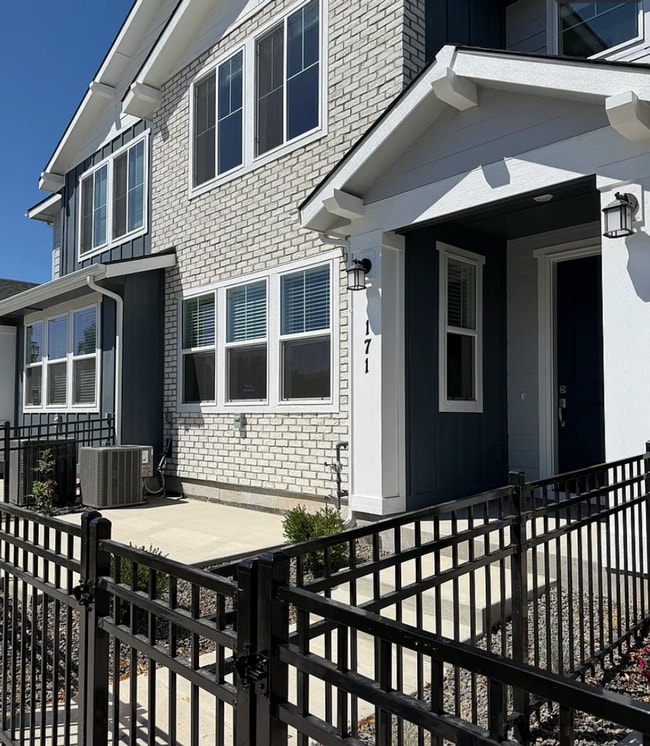 Building Photo - 171 N Nursery Ave