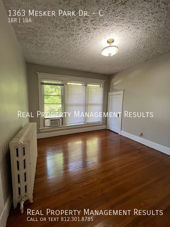 Building Photo - 1 Bedroom, 1 Bath Apartment Overlooking He...