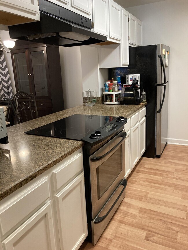 Building Photo - 105 Waters Edge Dr