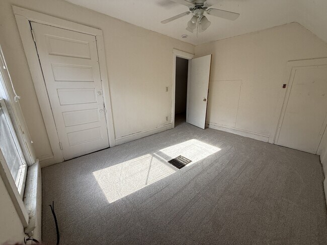 Foto del edificio - 114 S Blair St