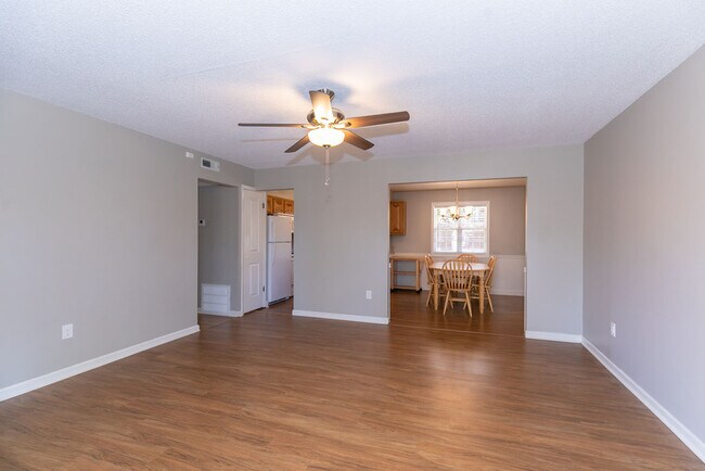 Large Living Area - 963 Happy Hollow Rd