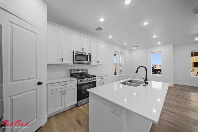 Building Photo - Brand New 3 Bedroom Townhome