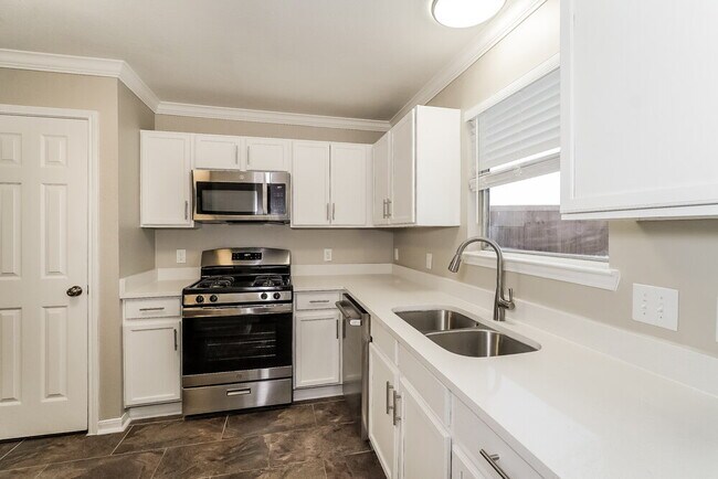 Foto del edificio - 3615 Rolling Springs Ln