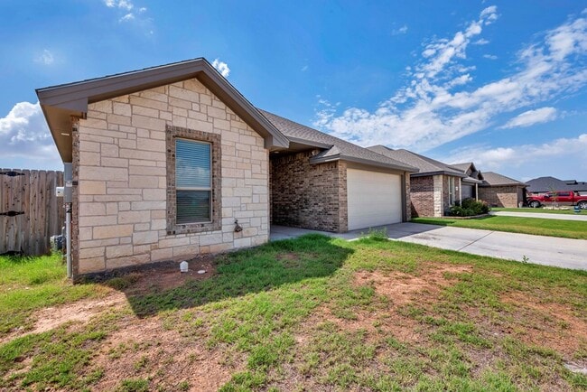 Building Photo - 8608 Luz Dr