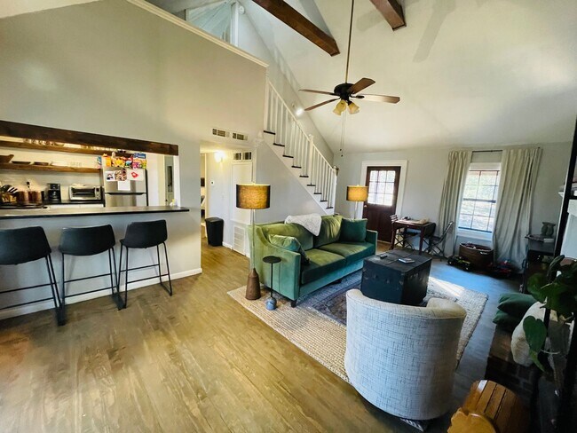 Building Photo - 2BR/1.5BA For Rent