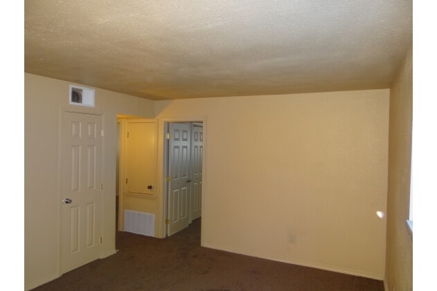 Otro - Brownstone Apartments