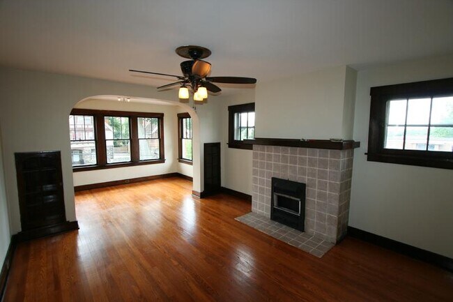 Living Room - 42 Fremont S Ave