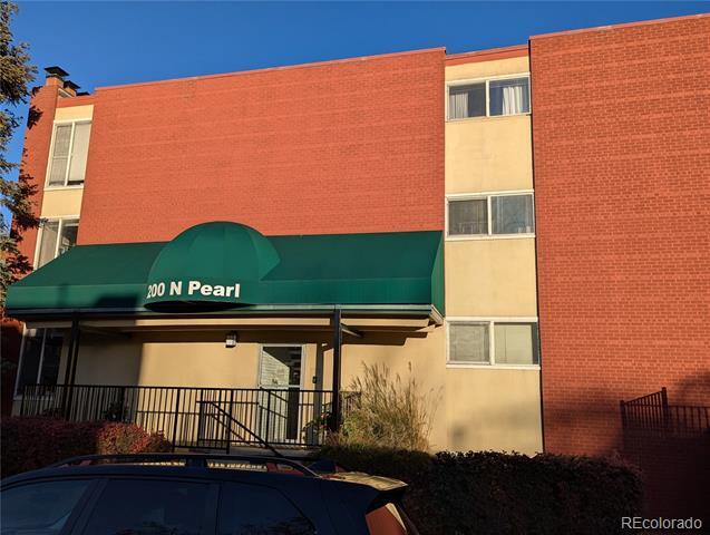 Foto del edificio - 200 N Pearl St