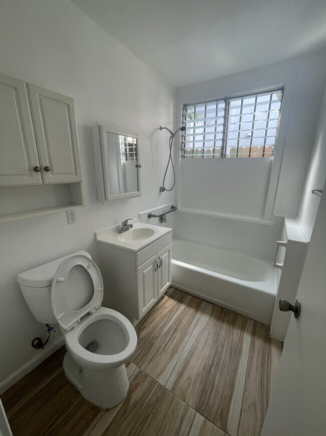 Foto del edificio - 202 Bicknell Ave