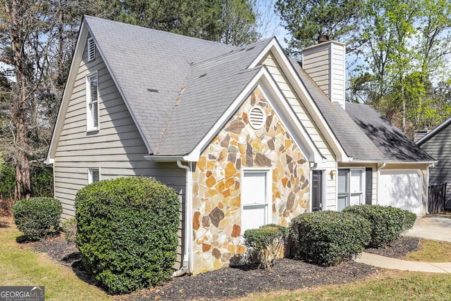 Building Photo - 142 Aztec Way SE