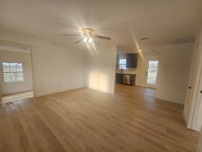 Building Photo - 1300 Hondo St