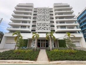 Building Photo - 9261 E Bay Harbor Dr