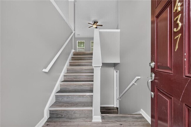 Building Photo - 437 Waterbury Way