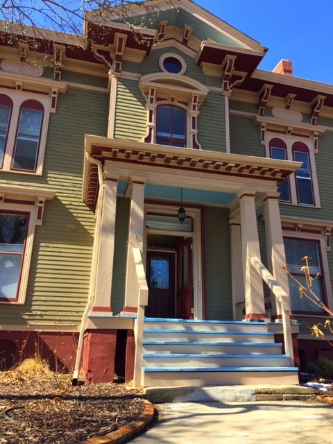 Building Photo - 812 N Prairie St