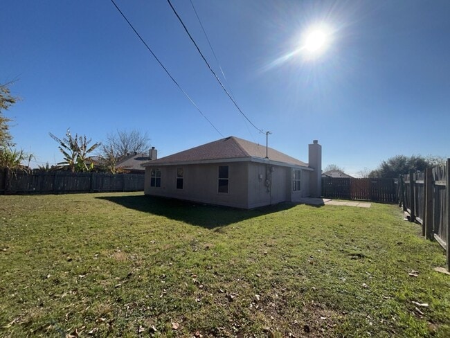 Building Photo - 709 Lisa Ln