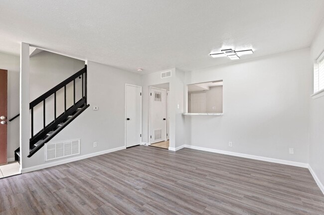 Building Photo - Vistas Apartments