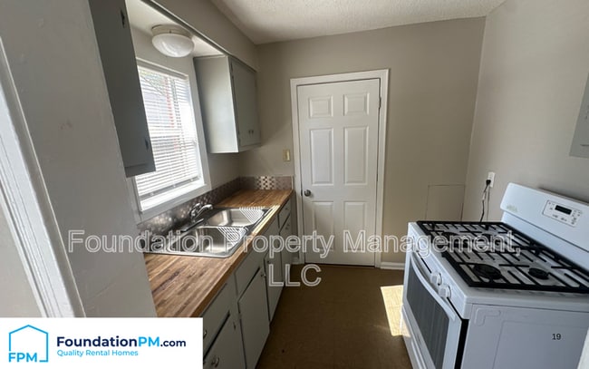 Building Photo - 123 Eastview Dr