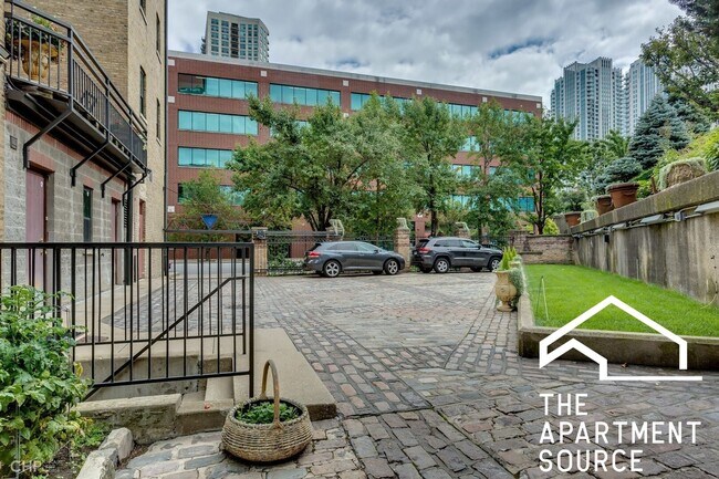 Foto del edificio - 641 W Grand Ave