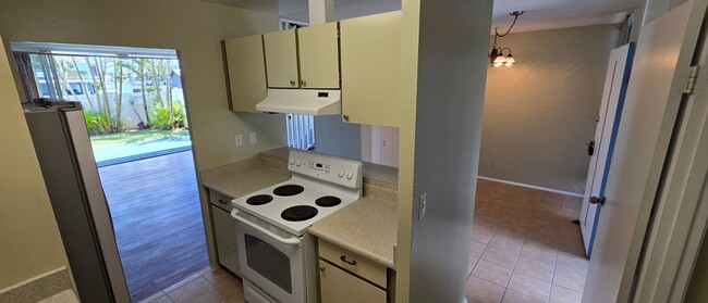 Building Photo - 1342-S