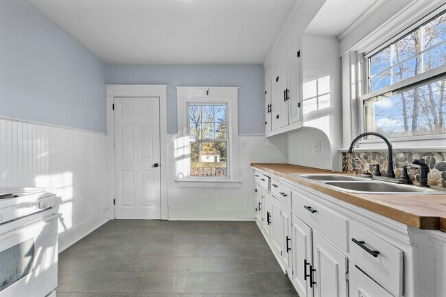 Foto del edificio - 906 Harrow Rd