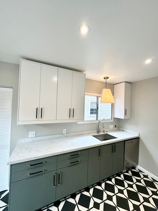 Building Photo - 5321 Dockweiler Pl