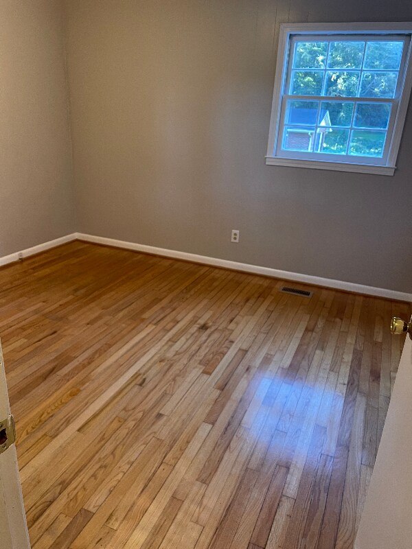 304 Oak St Unit B, York, SC 29745 Room for Rent in York, SC