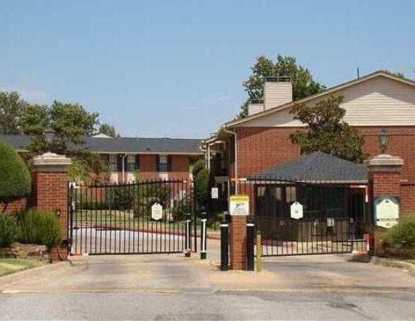 Primary Photo - 4400 Hemingway Dr