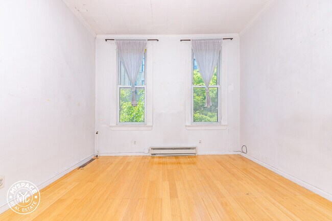Foto del edificio - 304 Troutman St
