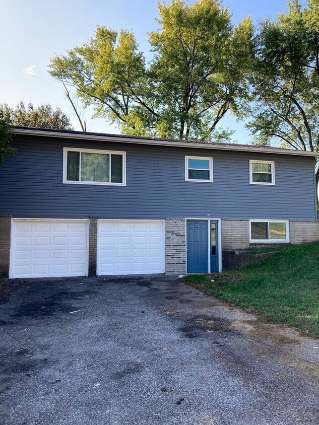 Primary Photo - HURRY! Large 3 bd/1.5 ba KCMO - $1100