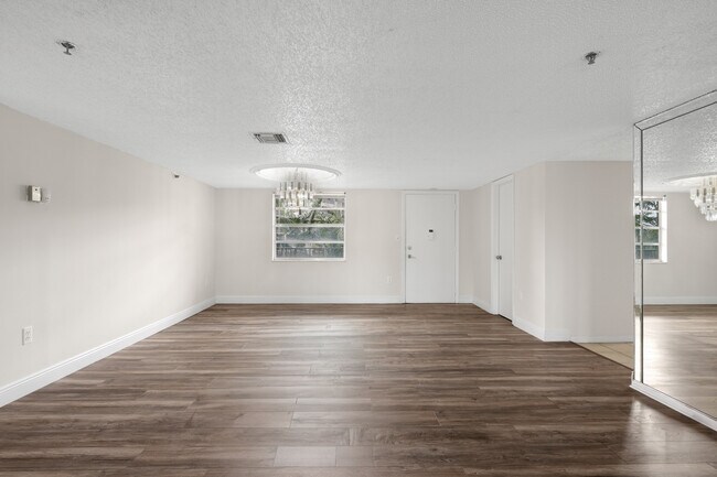 Comedor - 3940 Inverrary Blvd