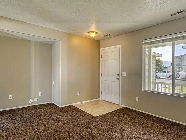 Building Photo - 69 Strasbourg Ln