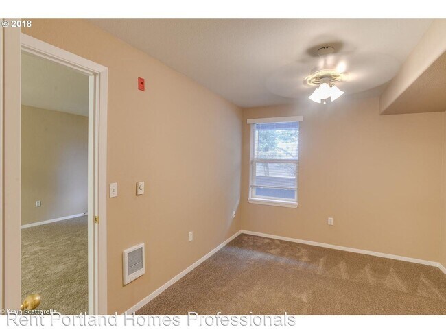 Foto del edificio - 1 br, 1 bath House - 10345 NE Clackamas St...