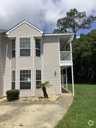 Building Photo - 17 Chatelaine Cir SE