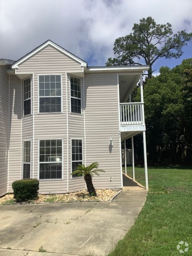 Building Photo - 17 Chatelaine Cir SE