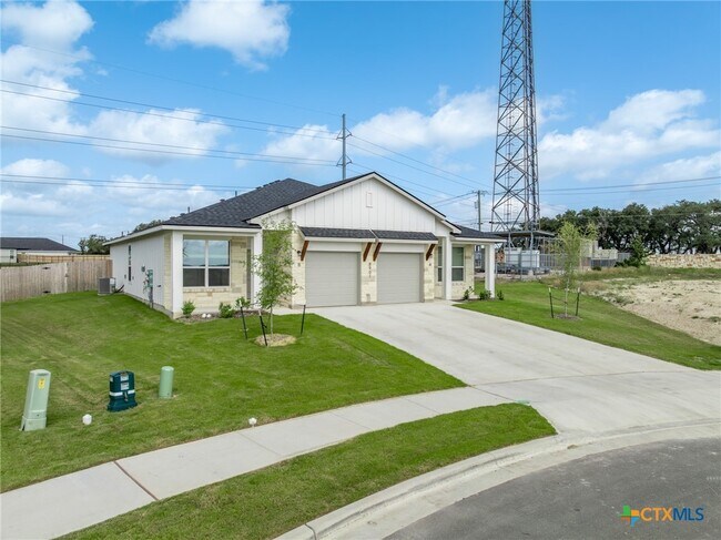 Foto del edificio - 8901 Prickly Ash Dr