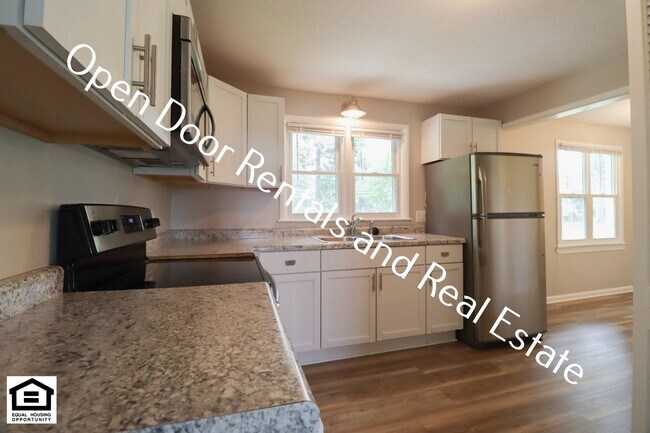 Foto del edificio - Now available 3 bedroom home!
