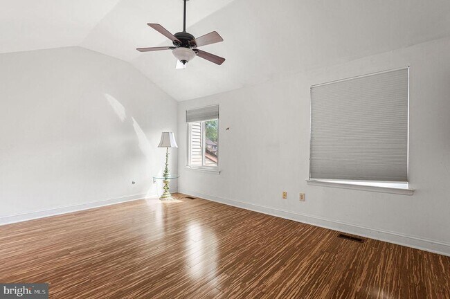 Foto del edificio - 303 Milford Ct