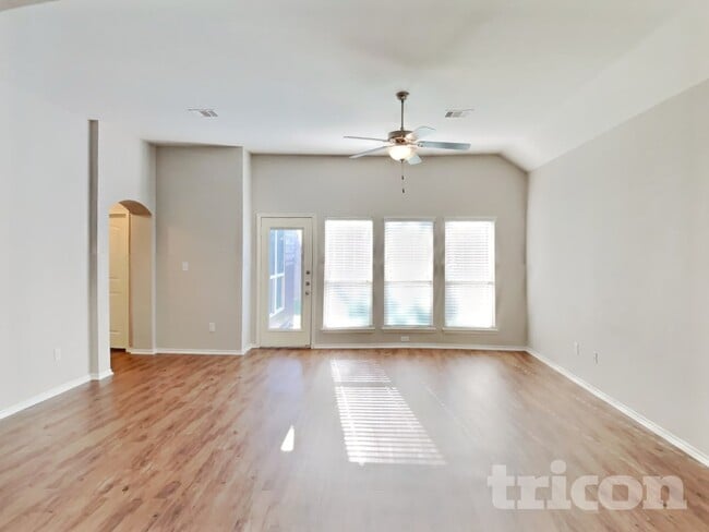 Building Photo - 1937 Briar Grove Dr