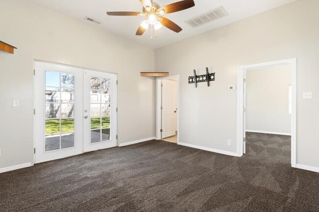 Building Photo - 1102 W 700 S