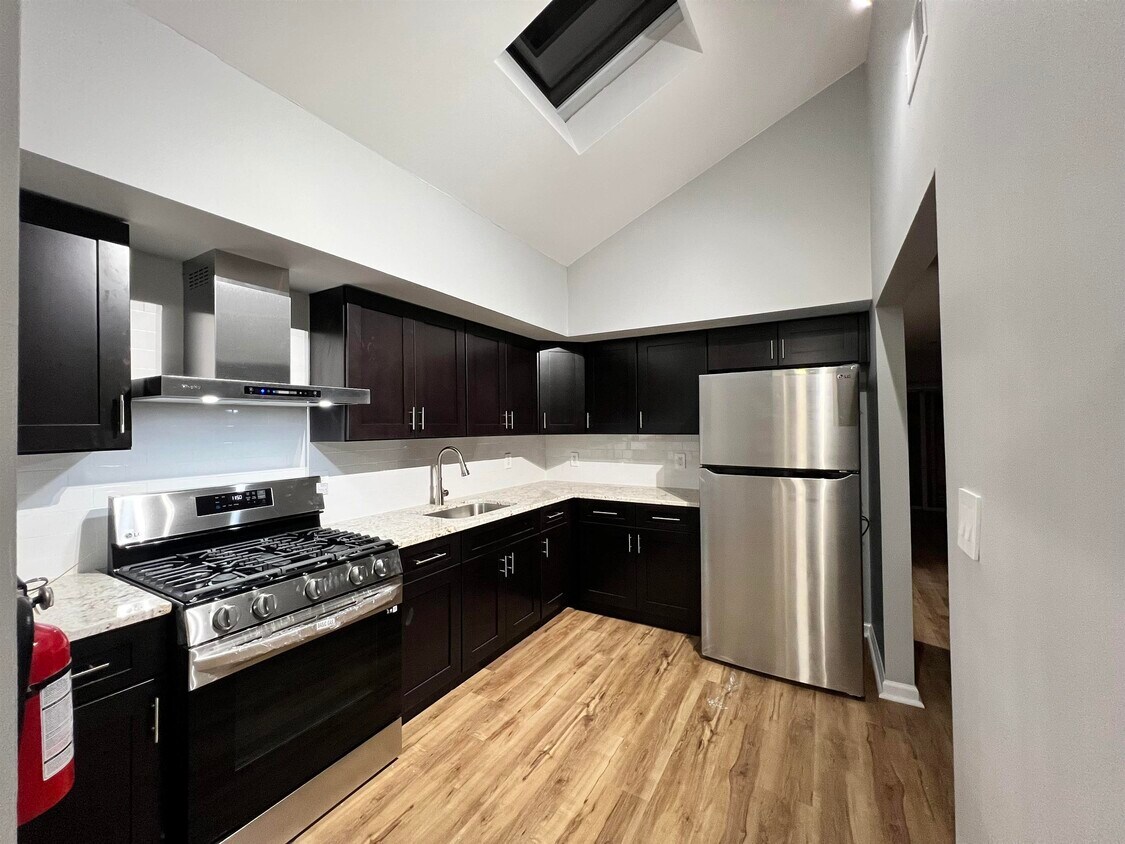 Foto principal - 6501 Durham Ave