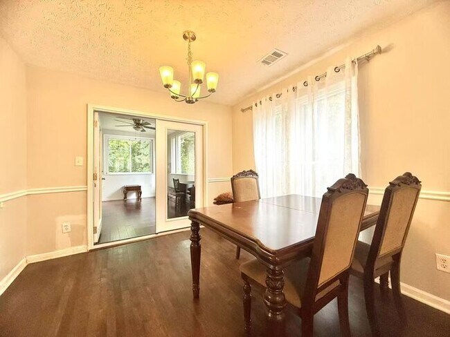 Foto del edificio - 2847 Ashbury Heights Rd